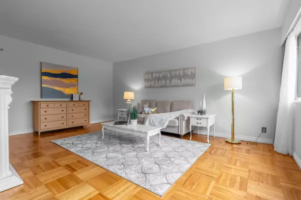 West Vancouver, BC V7V 1R8,1750 Esquimalt AVE #402