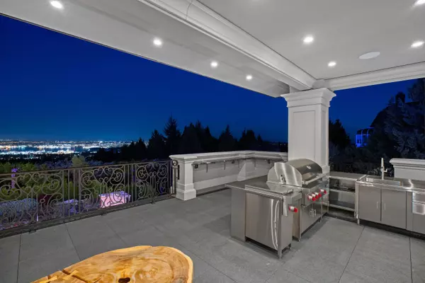 1436 Sandhurst PL West Vancouver, BC V7S 2P3