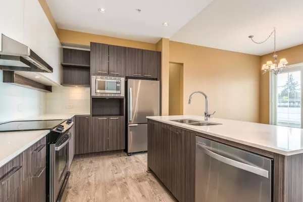 Coquitlam, BC V3J 0B5,553 Foster AVE #415