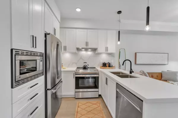 Maple Ridge, BC V2X 5Y6,12143 223 ST #204