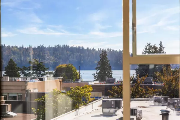 West Vancouver, BC V7T 1A7,588 16th ST #201