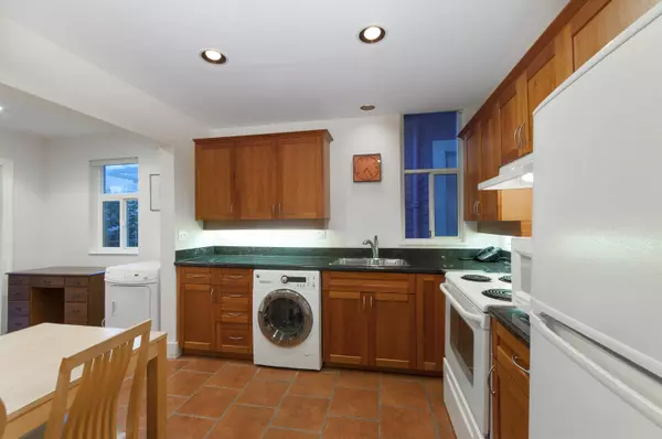 Vancouver, BC V6R 1L4,3316 W 3rd AVE