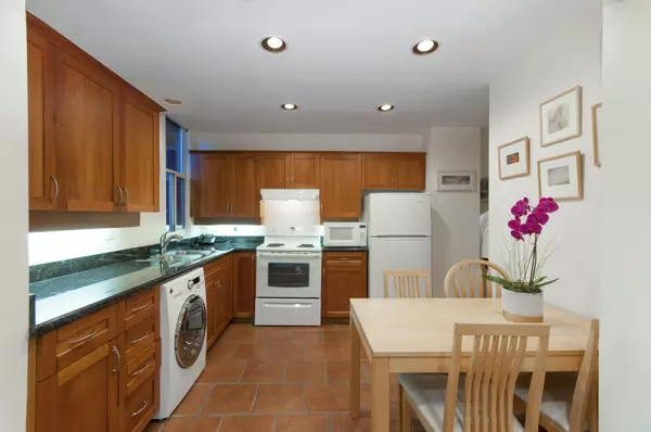 Vancouver, BC V6R 1L4,3316 W 3rd AVE