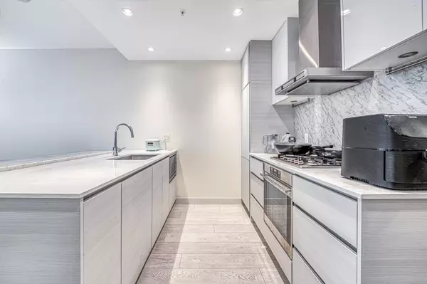 Burnaby, BC V5H 0H4,6098 Station ST #1711