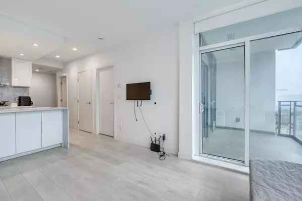 6098 Station ST #1711 Burnaby, BC V5H 0H4