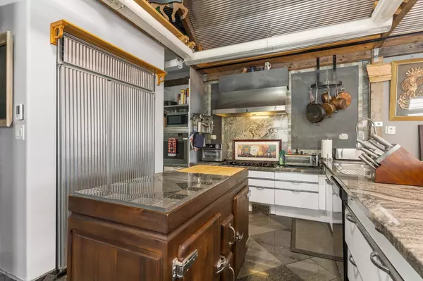 Port Coquitlam, BC V3B 1X6,1867 Salisbury AVE