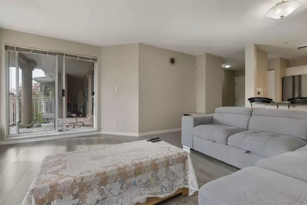 Surrey, BC V3W 1B8,13733 74 AVE #401