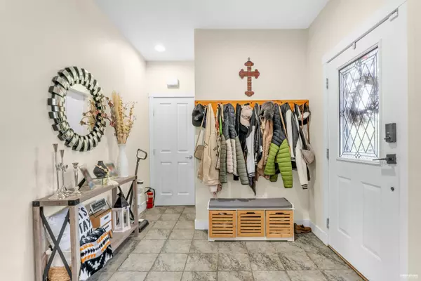 Maple Ridge, BC V2W 2C7,10322 243a ST