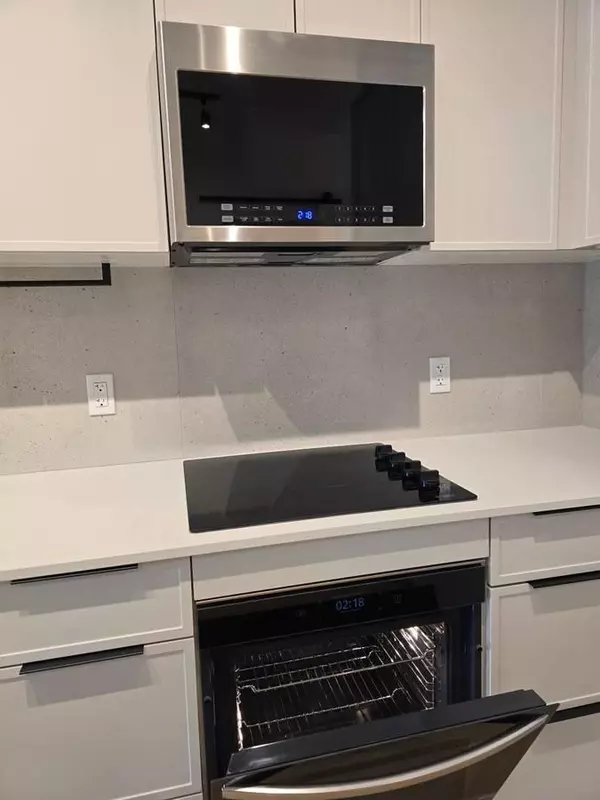 Port Moody, BC V3H 1X3,3075 Murray St #506