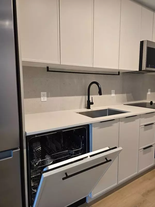 Port Moody, BC V3H 1X3,3075 Murray St #506
