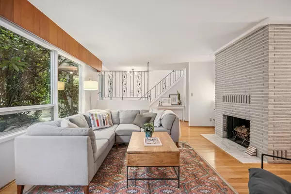 North Vancouver, BC V7J 3A3,2174 Hoskins RD