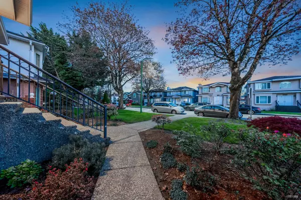 Burnaby, BC V5G 1Z3,3919 Pine ST