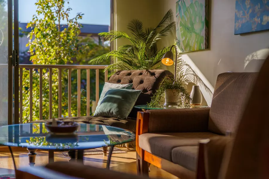 2255 W 5th AVE #208, Vancouver, BC V6K 4K1