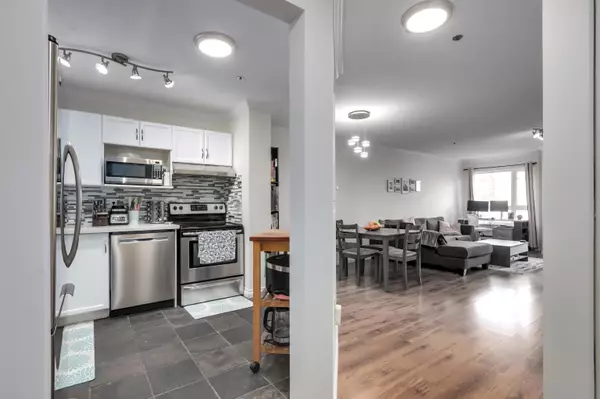 2335 Whyte AVE #202, Port Coquitlam, BC V3C 2A3