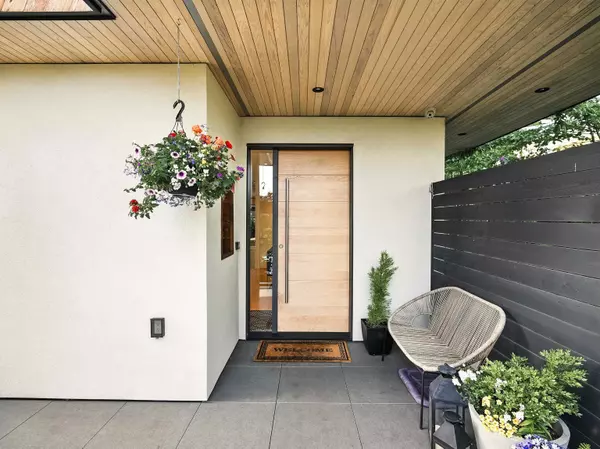 North Vancouver, BC V7L 1J5,452 E 4th ST