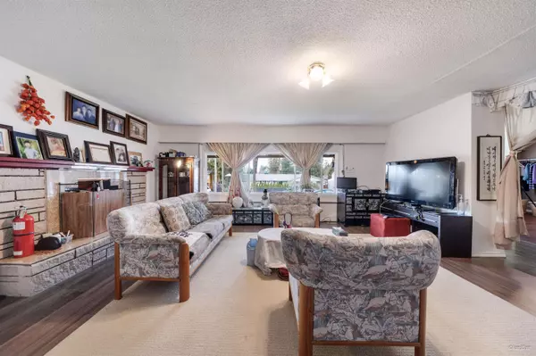 Surrey, BC V3R 3P8,10186 144a ST