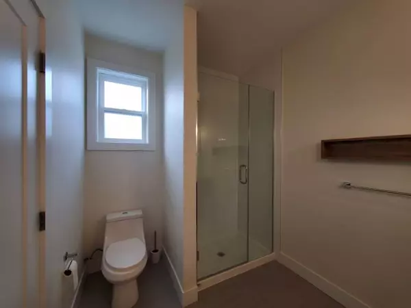 Surrey, BC V4A 0C6,1670 160 ST