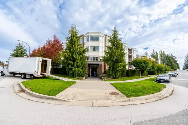 White Rock, BC V4B 2G2,15357 Roper AVE #PH4
