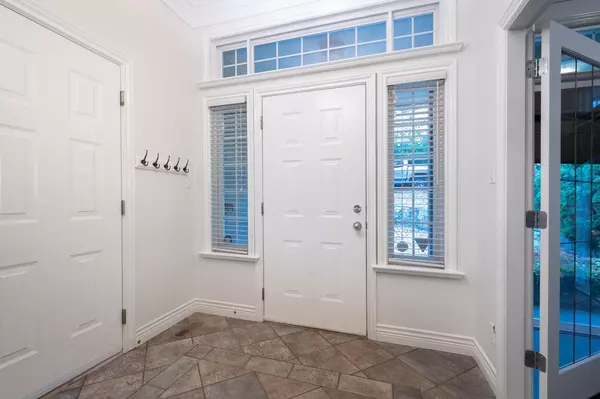 North Vancouver, BC V7G 1N1,338 N Dollarton HWY