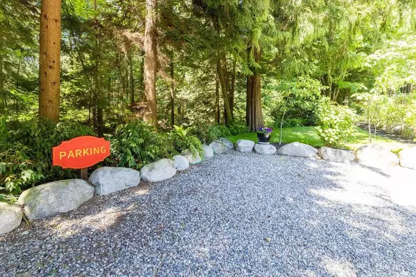 Roberts Creek, BC V0N 2W4,2596 Miles RD