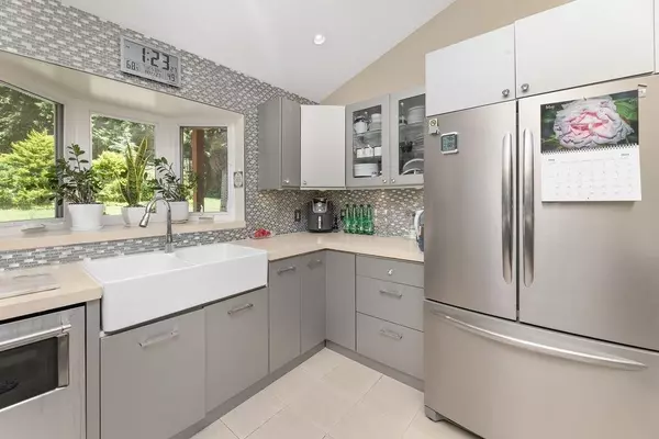 2596 Miles RD Roberts Creek, BC V0N 2W4