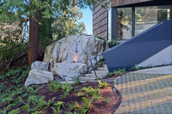 West Vancouver, BC V7V 2N8,4166 Rose CRES