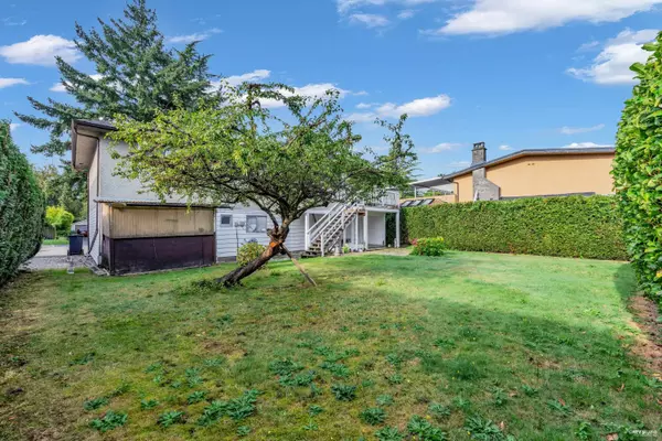 Richmond, BC V7C 2N2,6080 Canim PL