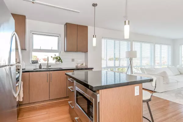 15775 Croydon DR #311 Surrey, BC V3Z 2L6