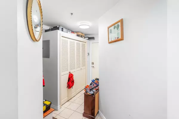 Vancouver, BC V6J 1J2,1925 W 2nd AVE #109