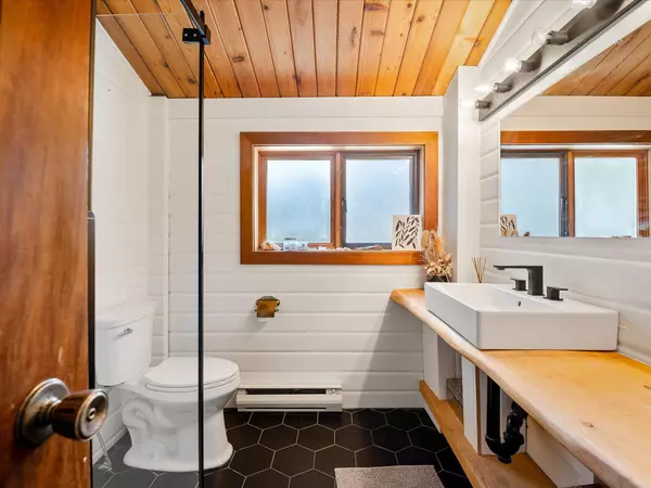 2040 Midnight WAY Squamish, BC V0N 1T0