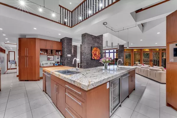 West Vancouver, BC V7S 1Z7,1125 Groveland CT