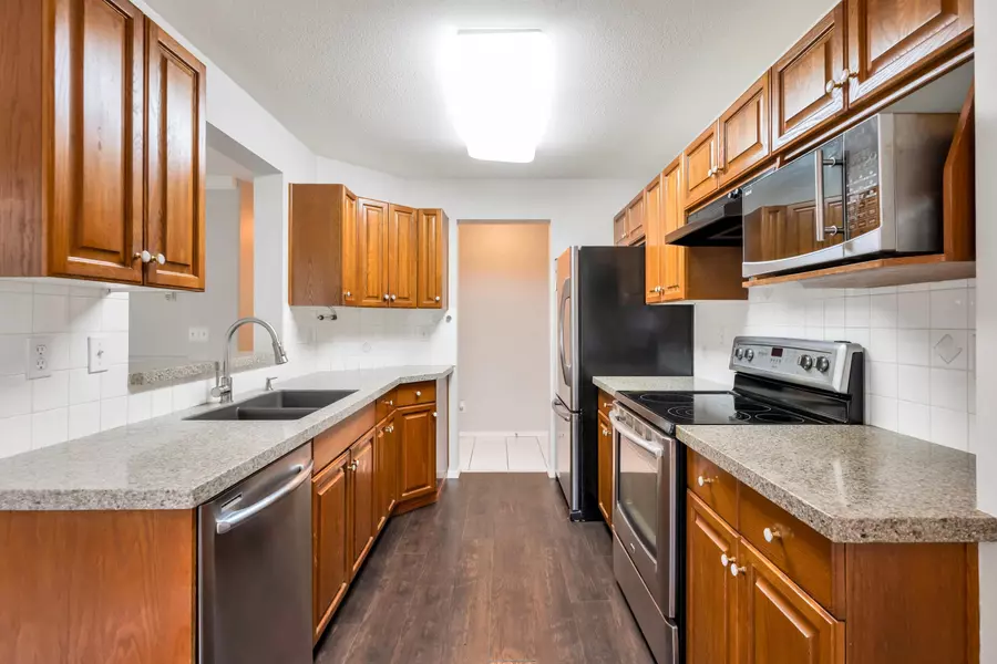 13870 70 AVE #202, Surrey, BC V3W 0R9