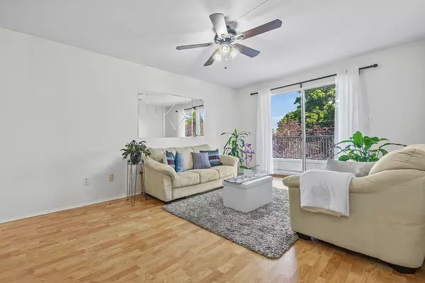 Vancouver, BC V5W 1T4,458 E 43rd AVE #302