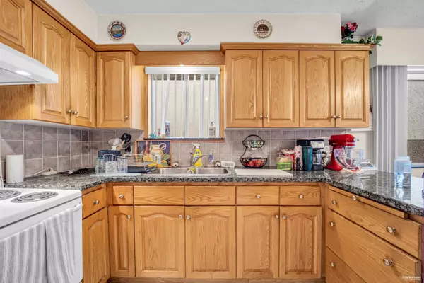 Burnaby, BC V5C 3A3,4307 Venables ST