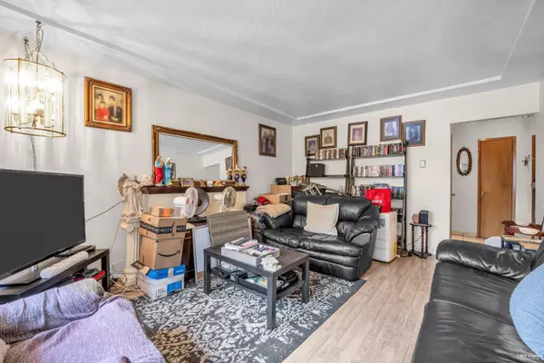 Burnaby, BC V5C 3A3,4307 Venables ST