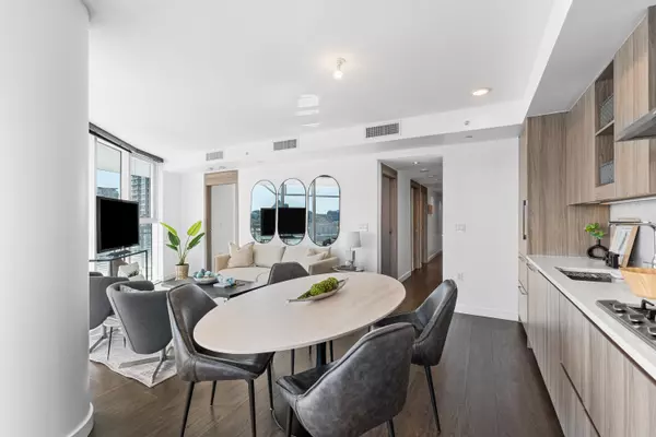 Vancouver, BC V6Z 0E8,87 Nelson ST #1584