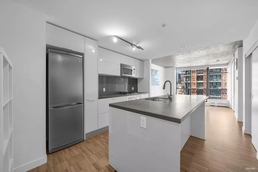 108 W Cordova ST #1707, Vancouver, BC V6B 0G5