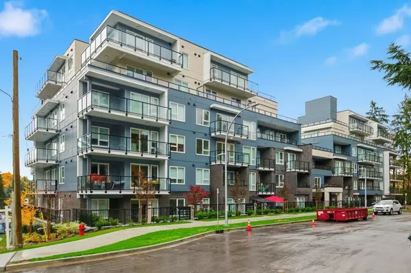 Port Moody, BC V3H 0N4,2002 St. George ST #506