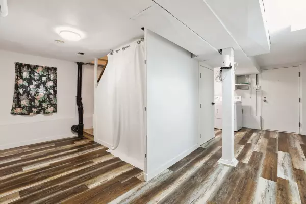 Vancouver, BC V6K 2K9,3174 W 10th AVE