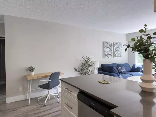 Vancouver, BC V5L 2L2,1923 Parker ST