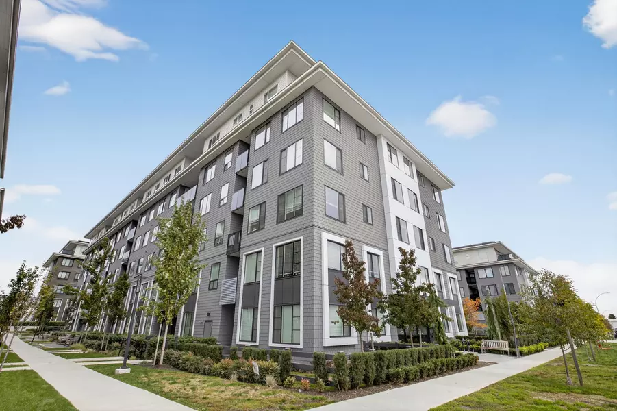 15825 85 AVE #108, Surrey, BC V4N 6W9