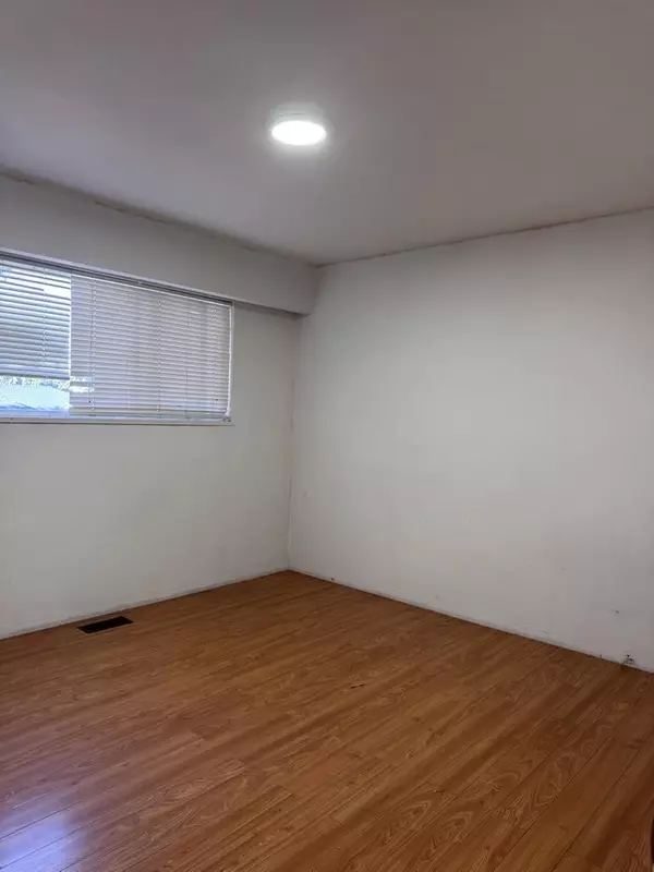 Surrey, BC V3T 3G5,10046 129 ST