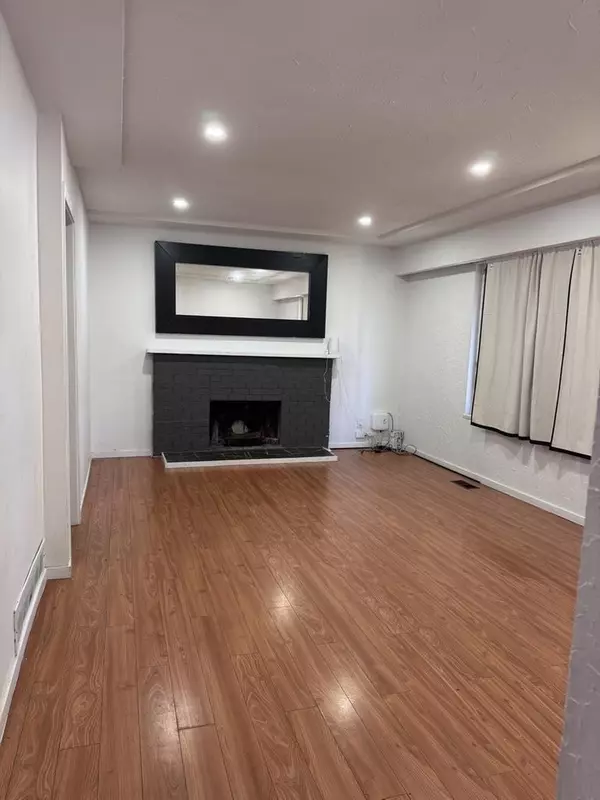 Surrey, BC V3T 3G5,10046 129 ST