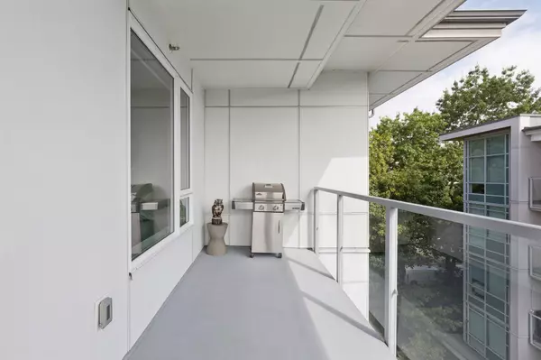 277 W 1st ST #501 North Vancouver, BC V7M 0E8