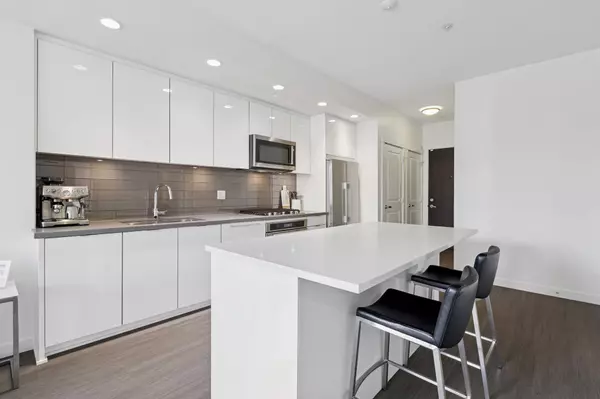 North Vancouver, BC V7M 0E8,277 W 1st ST #501