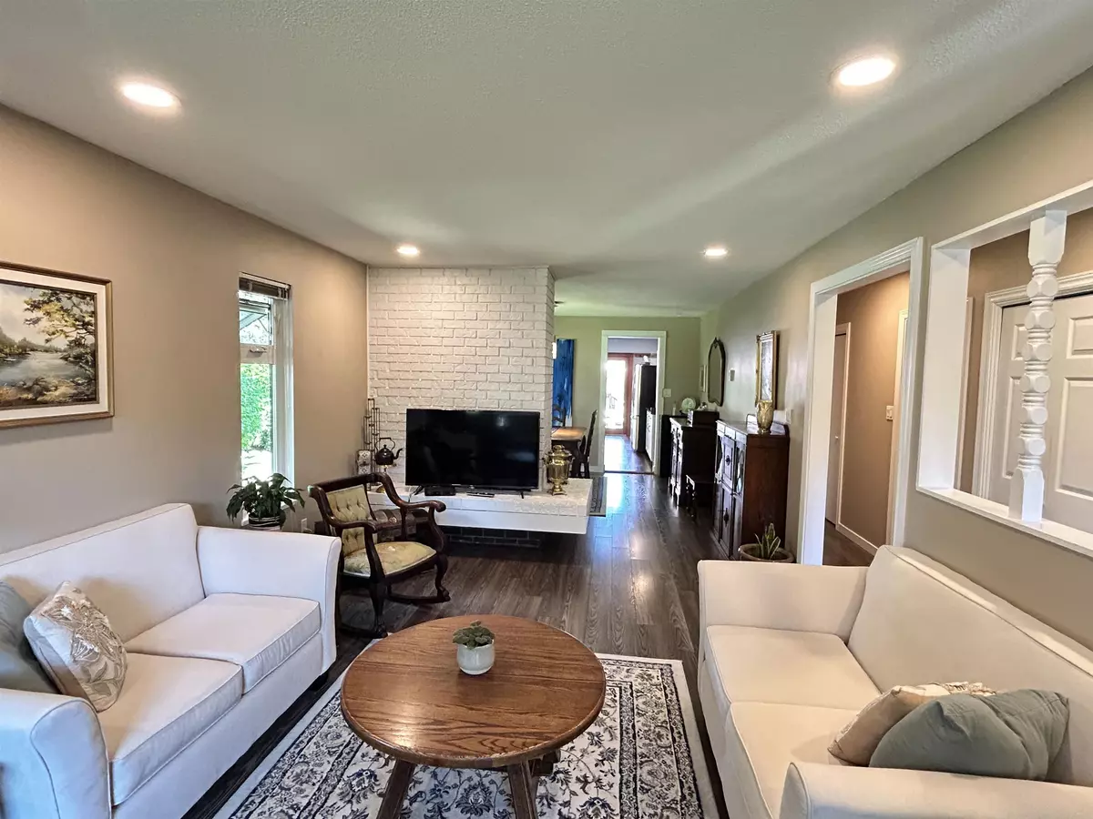 North Vancouver, BC V7P 3A7,1798 Garden AVE