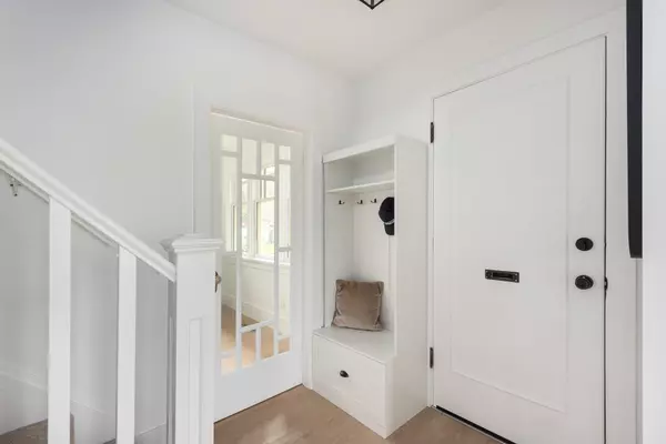 New Westminster, BC V3L 2M6,631 Second ST