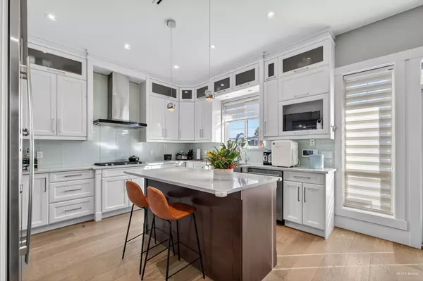 Burnaby, BC V5C 3A7,4564 Venables ST