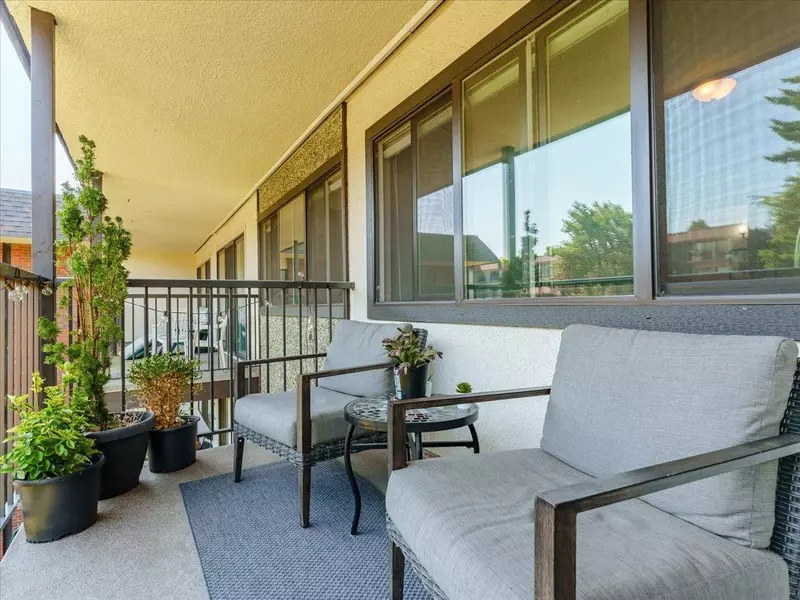 155 E 5th ST #301, North Vancouver, BC V7L 1L3