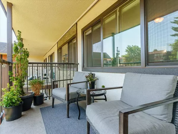 155 E 5th ST #301, North Vancouver, BC V7L 1L3